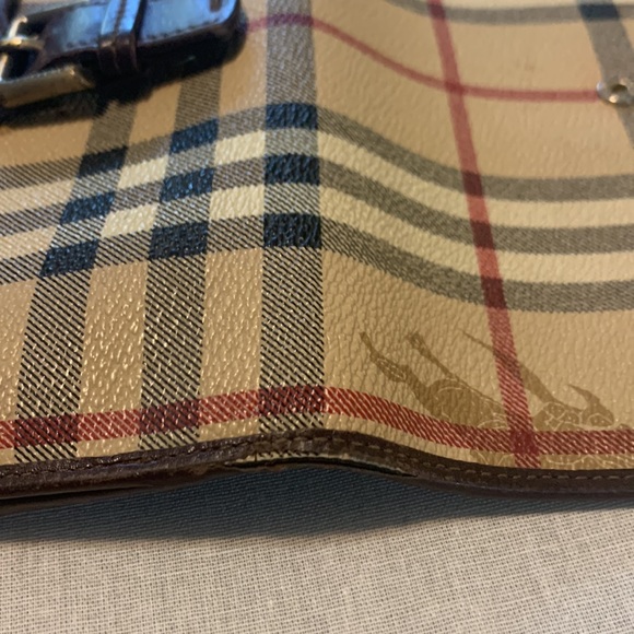 Burberry authentic check wallet - Picture 7 of 11